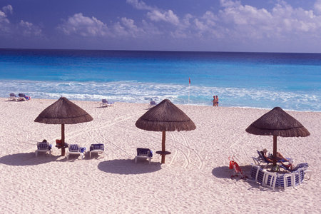 a Beach near Cancun on Yucatan in the Province Quintana Roo in Mexico in Central America.     Mexico, Cancun, January 2009.のeditorial素材