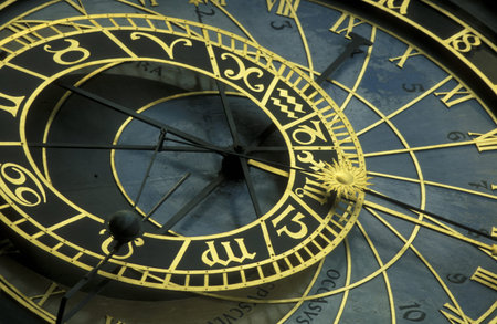 Die Astronomische Uhr auf dem Old Town Square in der Altstadt von Prag der Hauptstadt der...