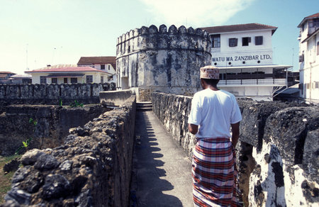 the arabian Old Fort in the Old Town of Stone Town on the Island of Zanzibar in Tanzania.  Tanzania, Zanzibar, Stone Town, October, 2004のeditorial素材