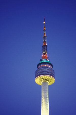 the Seoul Tower in the city of Seoul in South Korea in EastAasia.  Southkorea, Seoul, May, 2006のeditorial素材
