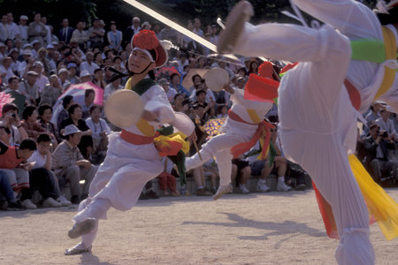 a traditional korean dance show in the city of Seoul in South Korea in EastAasia.  Southkorea, Seoul, May, 2006のeditorial素材