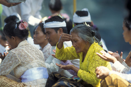 People at a Temple Ceremony at the Pura Tanah Lot  Temple on the Island Bali in Indonesia.  Indonesia, Bali, March, 3, 2001のeditorial素材