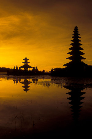 The Pura Ulun Danu Temple in the Landscape at the Bratan Lake on the Island Bali in Indonesia.  Indonesia, Bali, March, 2, 2001のeditorial素材