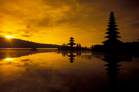 The Pura Ulun Danu Temple in the Landscape at the Bratan Lake on the Island Bali in Indonesia.  Indonesia, Bali, March, 2, 2001のeditorial素材