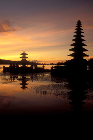 The Pura Ulun Danu Temple in the Landscape at the Bratan Lake on the Island Bali in Indonesia.  Indonesia, Bali, March, 2, 2001のeditorial素材