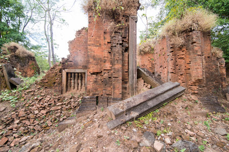 the Khmer Temple of Prasat Neak Buos east of the Town of Sra Em north of the city Preah Vihear in Northwaest Cambodia.  Cambodia, Sra Em, November, 2017,のeditorial素材