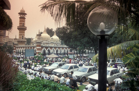 people pray at the Mosque of Masjid Jamek in the city of Kuala Lumpur in Malaysia.  Malaysia, Kuala Lumpur, August, 1997のeditorial素材