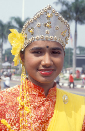 Women in traditional malay dress in the city of Kuala Lumpur in Malaysia.  Malaysia, Kuala Lumpur, August, 1997のeditorial素材