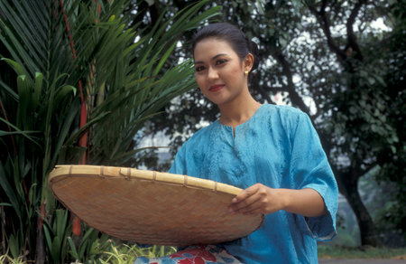 Women in traditional malay dress in the city of Kuala Lumpur in Malaysia.  Malaysia, Kuala Lumpur, August, 1997のeditorial素材