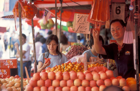 the fruit and Food Market at the Petaling Street in the Old Town and China Town in the city of Kuala Lumpur in Malaysia.  Malaysia, Kuala Lumpur, January, 2003のeditorial素材