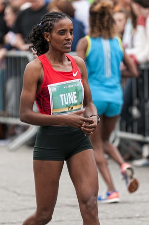 Dire Tune - Winner of the annual Women's Ottawa 10km race, May 28 2011のeditorial素材