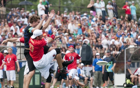 Unidentified players during the 2011 Canadian Ultimate Championship Open Final between GOAT and Furious George. Ottawa, Canada, August 14th 2011.のeditorial素材