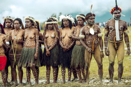 INDONESIA, PAPUA NEW GUINEA, WAMENA, IRIAN JAYA, AUGUST 20, 2018: Aborigines of local tribes gathered on the Baliem Valley festival in Wamena, Papua New Guinea. The festival usually attended by hundreds of peoples local tribes, all of them come with theirのeditorial素材