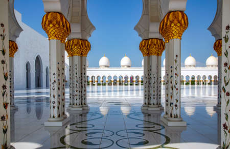 UAE, ABU DHABI, NOVEMBER, 2021: The Sheikh Zayed Grand Mosque in Abu Dhabi, the capital city of the United Arab Emirates. It is the largest mosque in the country.のeditorial素材