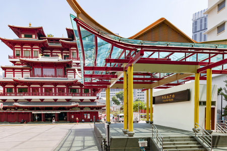 Southeast Asia, Singapore, November, 2022: Buddha Tooth Relic Temple & Museum is a Buddhist temple and museum complex located in the Chinatown district of Singaporeのeditorial素材