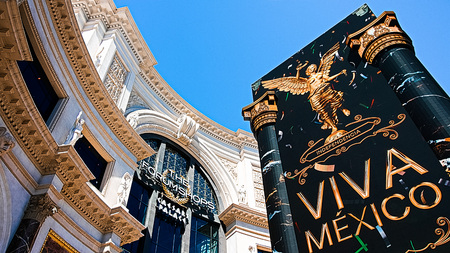 LAS VEGAS, NV/USA-SEP 16, 2018: The Forum shops in Las Vegas.The mall connected to the Caesars Palace hotel and casino an d it simulates ancient Roman streets.のeditorial素材