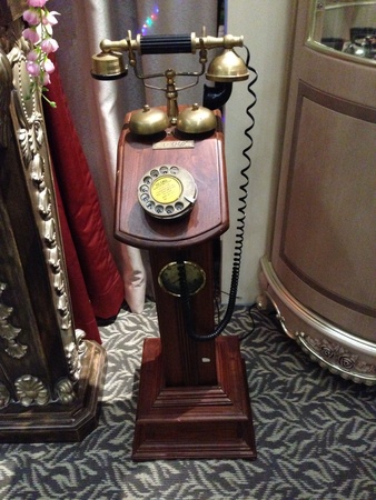 Old telephone with standの素材