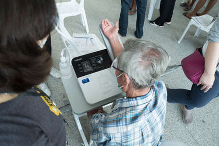 Editorial use only; Seniors and their dependents have been selected to be eligible for vaccination against COVID-19 at Bang Sue Central Station, taken at Bang Sue, Bangkok, in July 2021.のeditorial素材