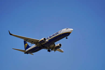 Plane landing at Josep Taradellas Barcelona - El Prat airportのeditorial素材