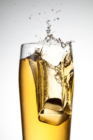 beer splash with iceの写真素材