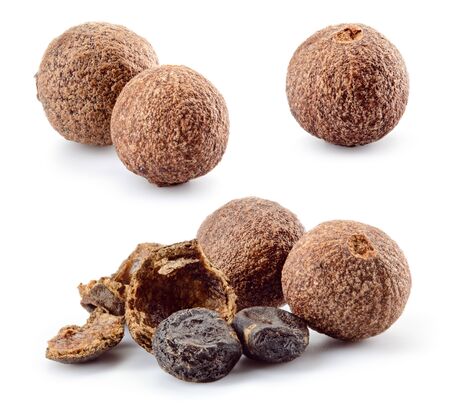 Allspice pepper isolated on white. Black pepper. Peppercorn. Full depth of field.の写真素材