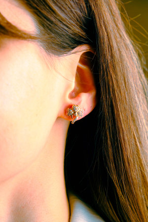 Handmade precious jewelry. Gold and diamonds for women