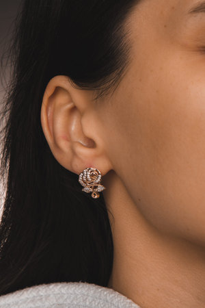Stylish jewellery, diamonds and precious stones.