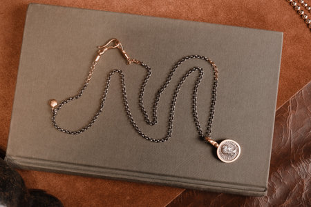 Luxury Bridal Jewelry: Diamonds and Gold Engagement Jewelryの写真素材