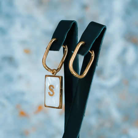 Classic Gold and Diamond Wedding Jewelry Setsの写真素材