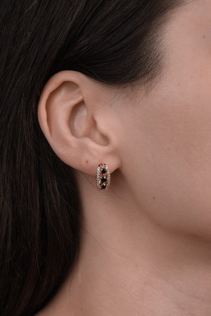 Glamorous Gold Jewelry with Sparkling Diamonds