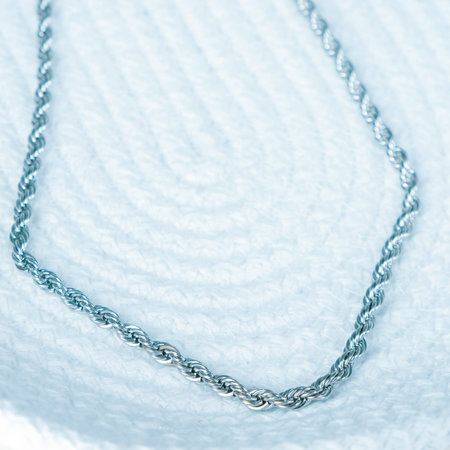 Luxurious Jewelry Pieces: Gold and Diamonds Together