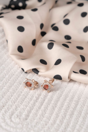 Glamorous Gold Jewelry with Sparkling Diamonds
