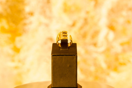 Luxury Bridal Jewelry: Diamonds and Gold Engagement Jewelryの写真素材