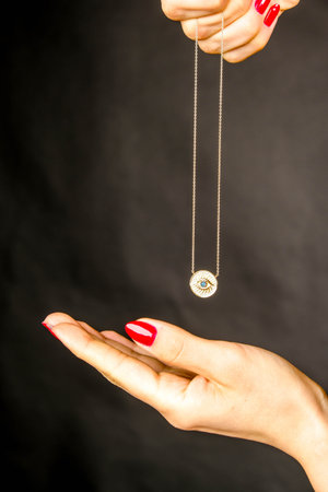 Luxurious Gold and Diamond Jewelry for Anniversary Gifts