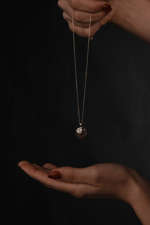 Custom-Made Gold and Diamond Jewelry for Special Moments