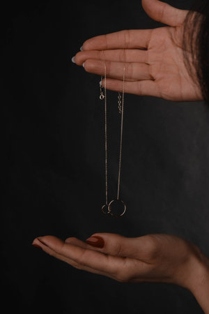 Luxurious Gold and Diamond Jewelry for Anniversary Gifts