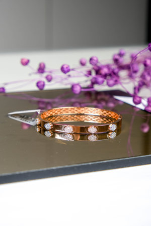 Luxurious Gold and Diamond Jewelry for Anniversary Gifts