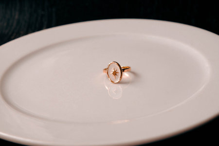 Luxurious Gold and Diamond Jewelry for Anniversary Gifts