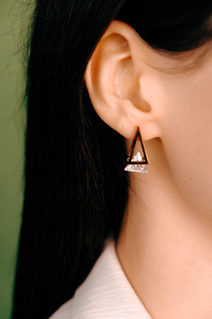 Classic Gold Jewelry with Brilliant Diamonds