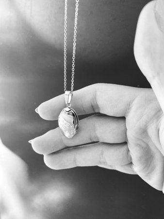 Luxurious Gold and Diamond Jewelry for Anniversary Giftsの写真素材