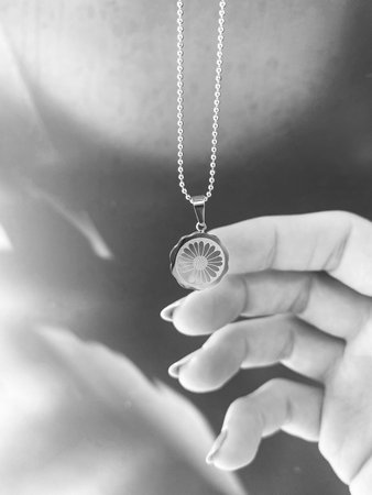 Alluring Gold and Diamond Wedding Bandsの写真素材