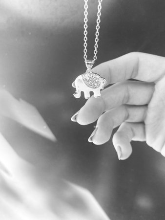 Stylish Gold and Diamond Jewelry for Modern Womenの写真素材