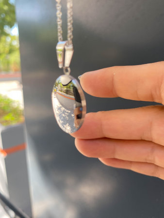Elegant jewelry, Jewels set with gemstones.