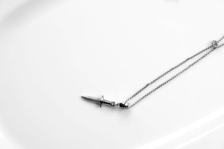 Luxurious Jewelry Pieces: Gold and Diamonds Together