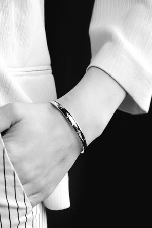 Classic Gold Jewelry with Brilliant Diamonds