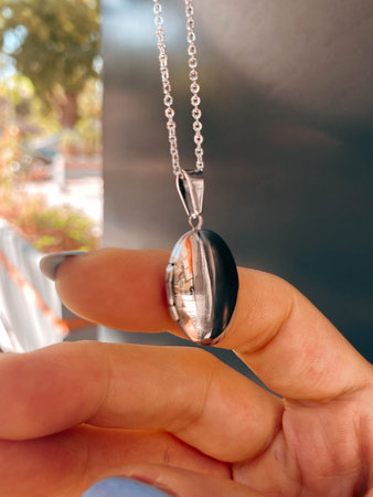 High-End Jewelry: Gold and Diamond Treasures