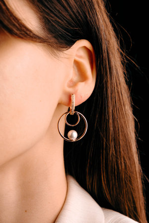 Stylish Gold and Diamond Jewelry for Modern Women