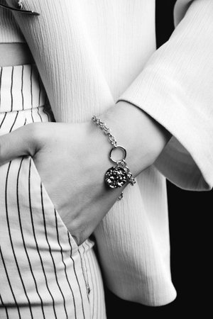 Luxurious Gold and Diamond Jewelry for Anniversary Gifts