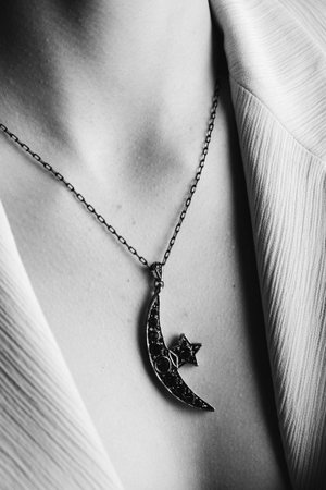 Classic Gold and Diamond Wedding Jewelry Setsの写真素材