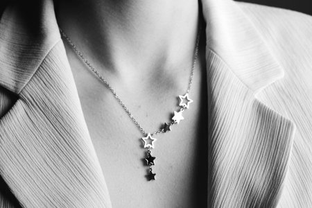 Luxurious Gold and Diamond Jewelry for Anniversary Gifts